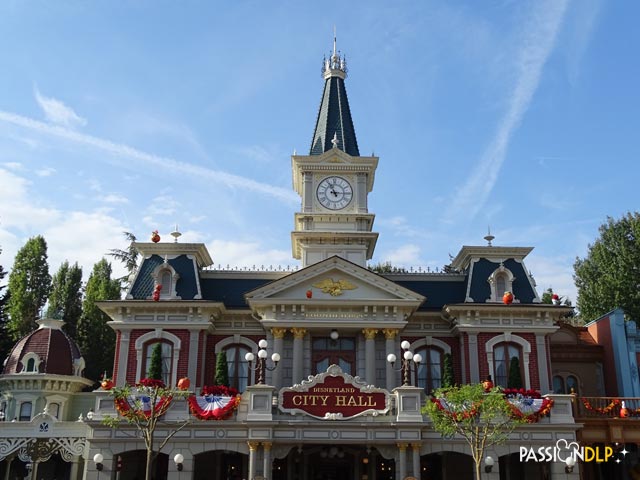 Un nouveau livre pour célébrer 100 ans de Disney à Disneyland Paris ! •  DisneylandParis News