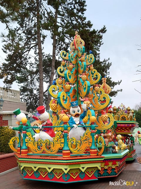 Mickey et sa parade étincelante de Noël