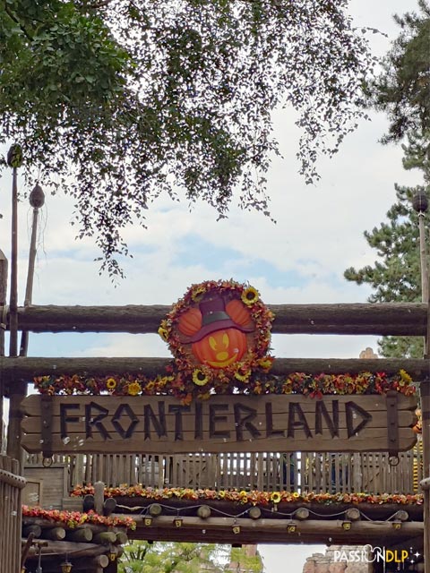 décor halloween frontierland