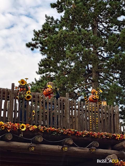 décor halloween frontierland