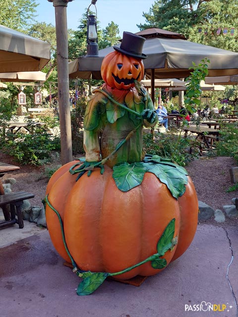 décor halloween frontierland