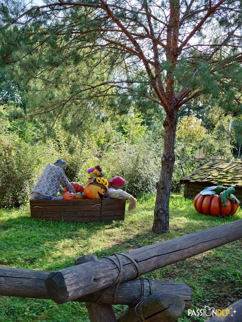 décor halloween critter corral