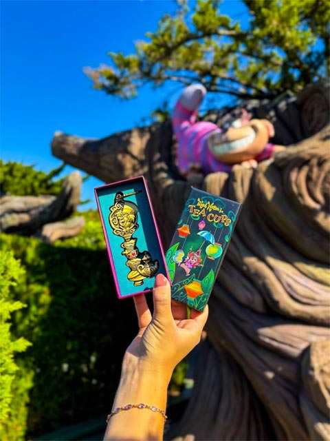 clé mad hatter's tea cups