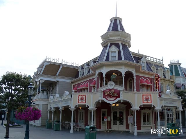 Gibson Girl Goes to Disneyland