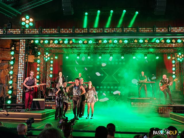 music hits concert